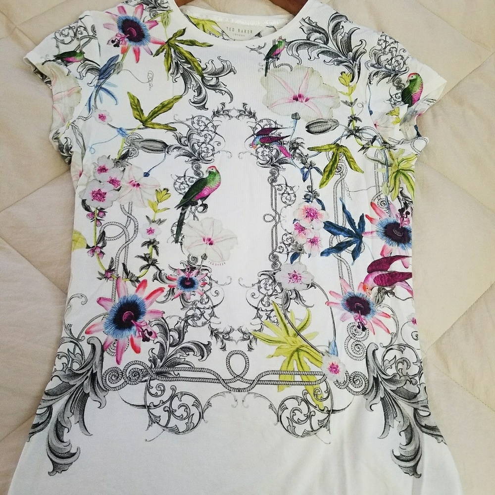 Pretty Graphic T goes w/everything